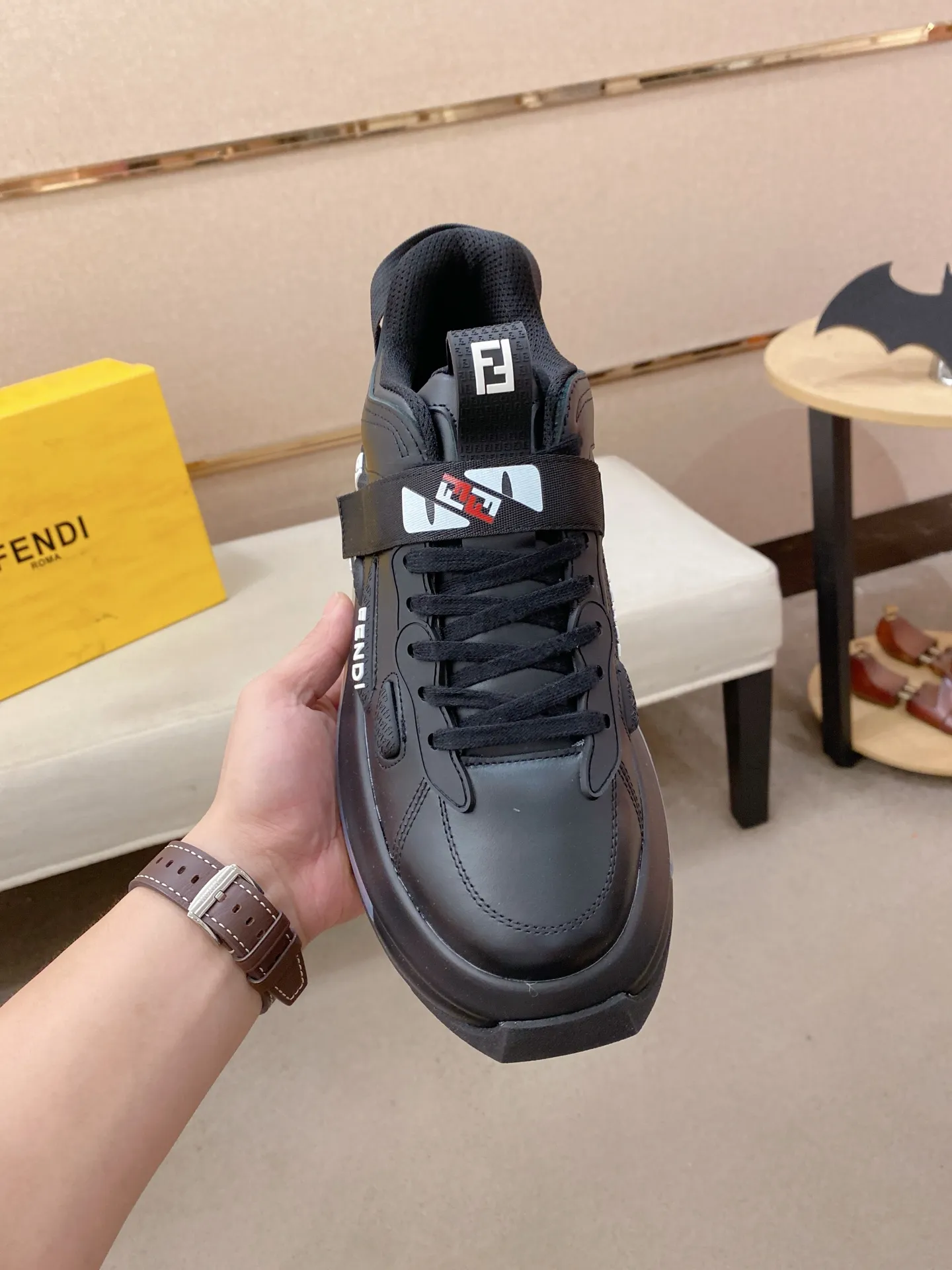 Men's shoes 💰 640💰 FENDI new model (Fendi) official website 1:1 copy 👊🏻Upper 🇮🇹Imported cowhide 🇩🇪Inside imported breathable mesh lining. The original outsole is molded to reflect the identity of every man, and the upper foot is elegant and stable🚶🏻🚶🏻The high-end custom counter original replica📯The shoe last remains unchanged regardless of wind and rain, and can withstand the verification of time🔍️,🔵 Size: 39-45. Can be customized 38-46 non-refundable and non-exchangeable!